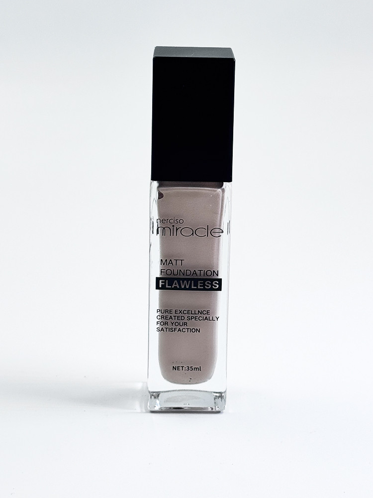 Тональный крем Nerciso Miracle Matt Foundation Flawless