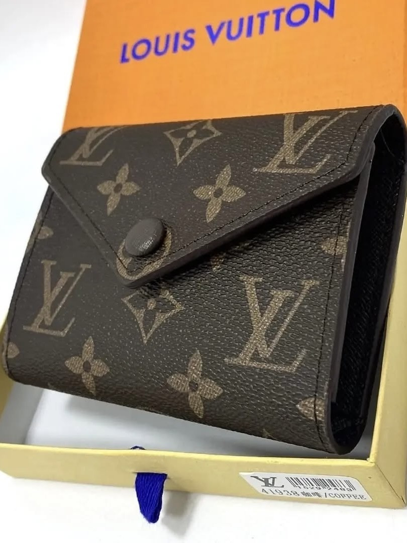 Женский кошелёк Louis Vuitton в классическом исполнении