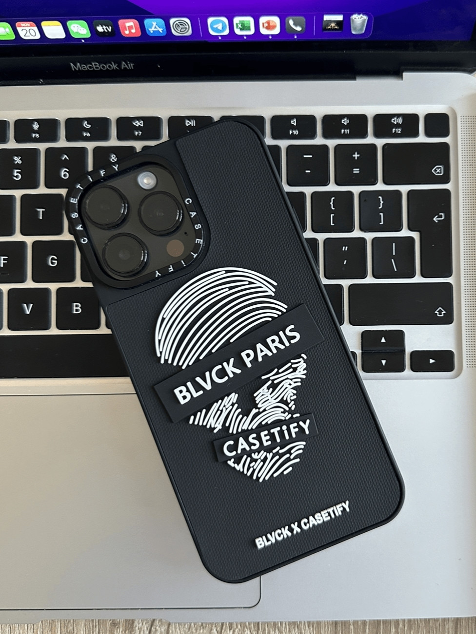 Чехол для iPhone PARIS BLVCK X CASETIFY